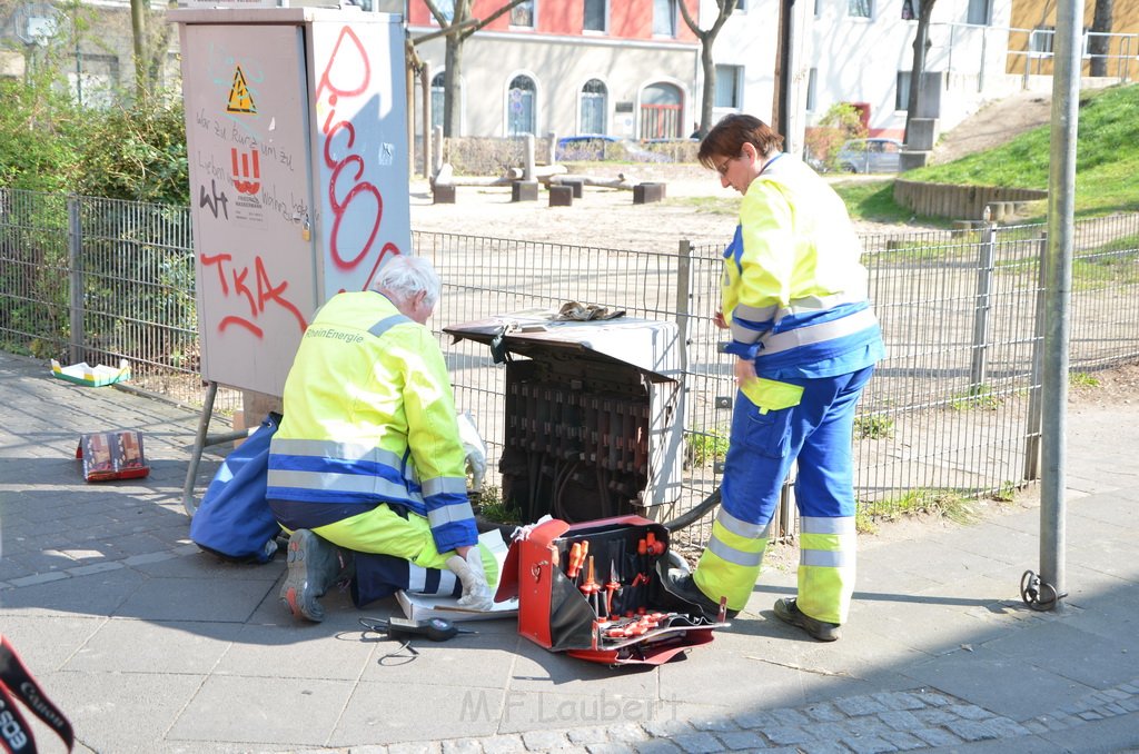 Einsatz BF Koeln Kran beruehrt Oberleitung DB Koeln Gremberg Taunusstr P069.JPG